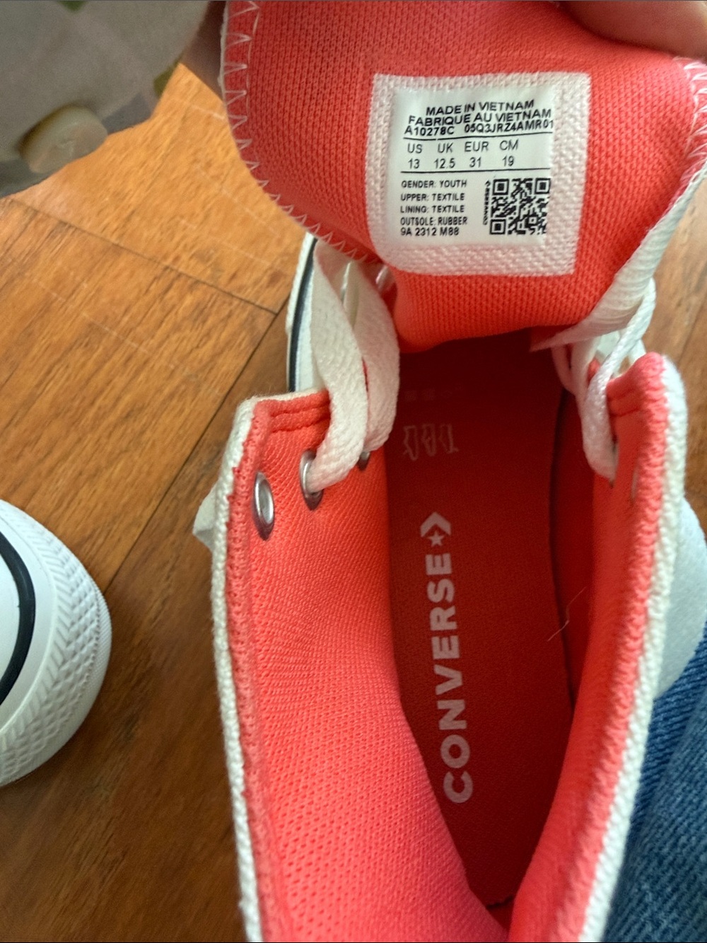 Converse Kids Coral Canvas Low-Top Sneakers with White Trim❤️ brand new